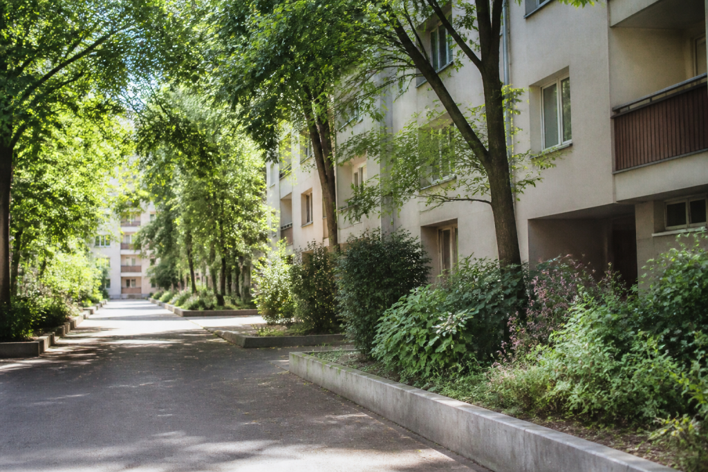 Immeubles residentiels rues tranquilles jardins espaces verts